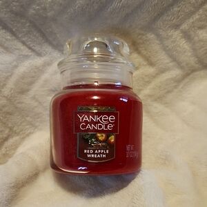 Yankee Candle Red Apple Wreath Small Jar Candle